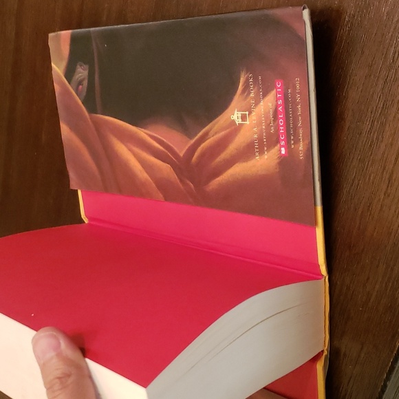 Harry Potter and The Deathly Hallows Book - Picture 12 of 12